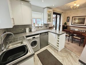 Kitchen Diner- click for photo gallery